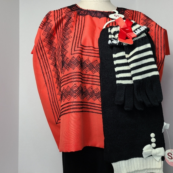 Long Scarf and gloves by So Blk and Wht striped - Picture 7 of 8